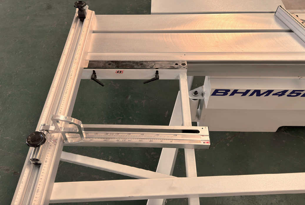 Crosscut fence at 45° angle