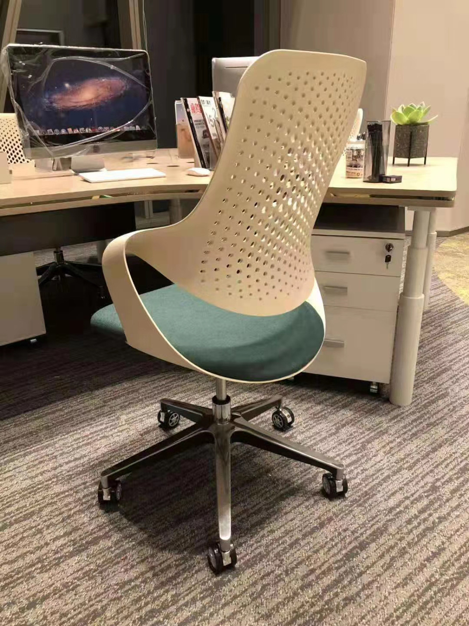 Changeable Modern Fine Workmanship Plastic Office Chair for Movable Computer Desk
