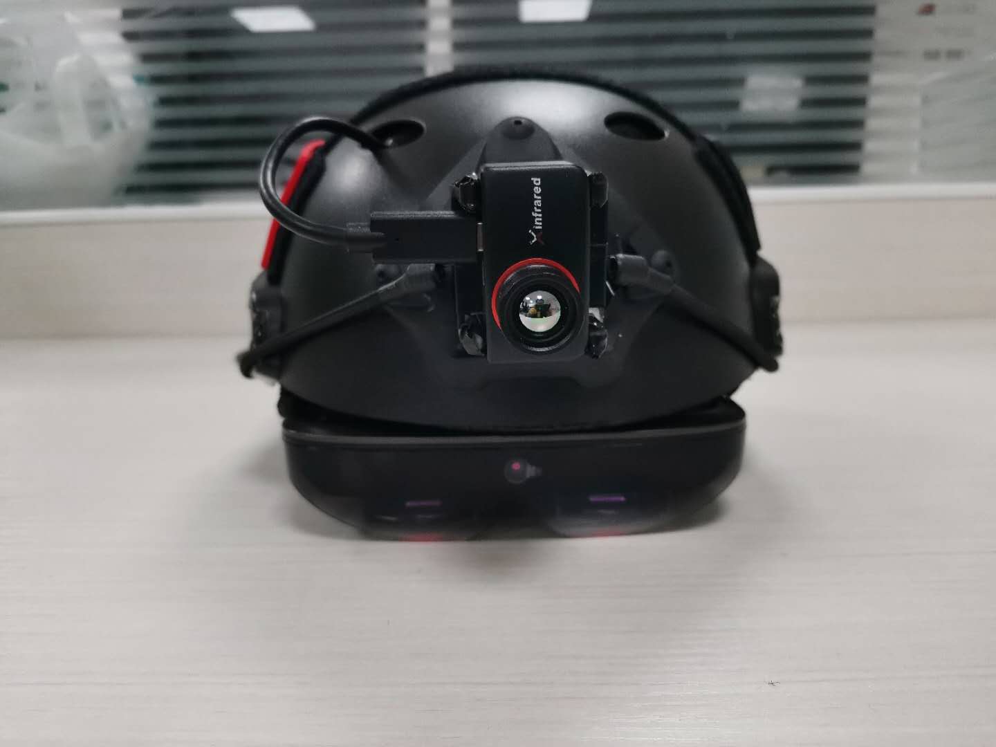 Android 9.0 Non Contact 5m Smart Temperature Measuring Helmet