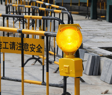 Easy Installation 1.2V 1000MAH Solar Powered Warning Lights For Traffic