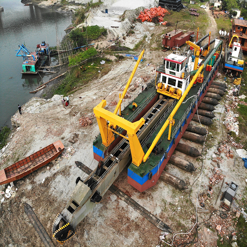 Diesel Enigne Hydraulic Dredger with Suction Pump and Anchor Rod