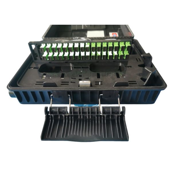 Material PLC Splitter Distribution Box for FTTX FTTH 32 Cores Outdoor Wall Mounting Pole