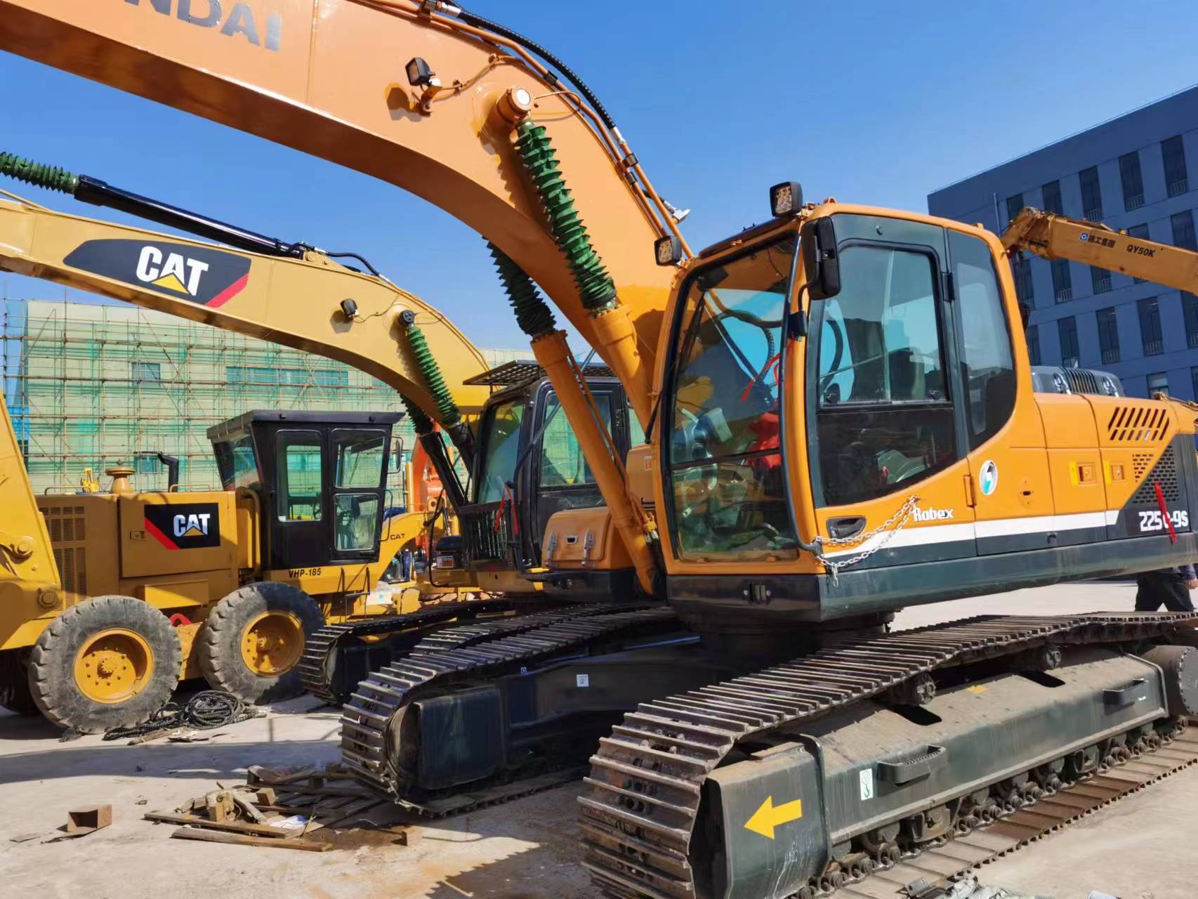 Hengli Hydraulic Cylinder Equipped Hyundai 225LC-9s Excavator for Heavy Duty Work