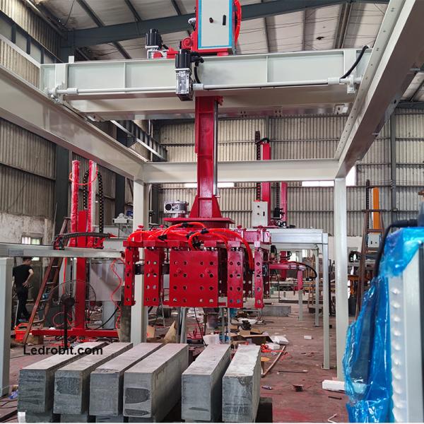 Quality PLC Controlled Industrial Palletizing Robot Mobile Palletizer For Labor Savings for sale