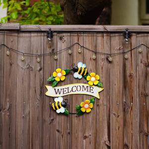 China Garden Metal Wall Hanging Ornaments Handmade Bee Pattern Welcome Slogan wholesale