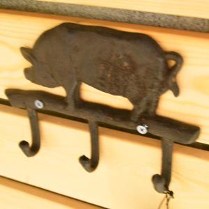 China Pig Shape Vintage Decorative Iron Wall Hooks For Home wholesale