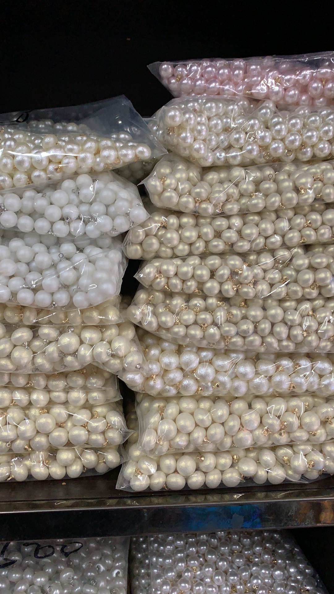 2021 high quality pearl plastic button with shank