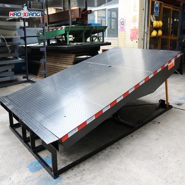 Quality Blue Adjustable Height Loading Dock 10T Shipping Dock Plate for sale